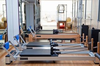 Pilates & Yoga Vertebrasana
