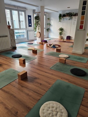 Om yoga estudio